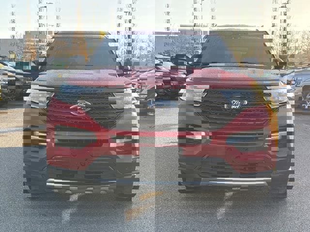 Used 2021 Ford Explorer XLT w/ Equipment Group 202A image 8