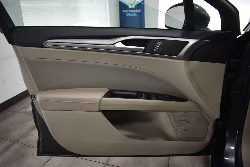 Used 2020 Ford Fusion SE image 7