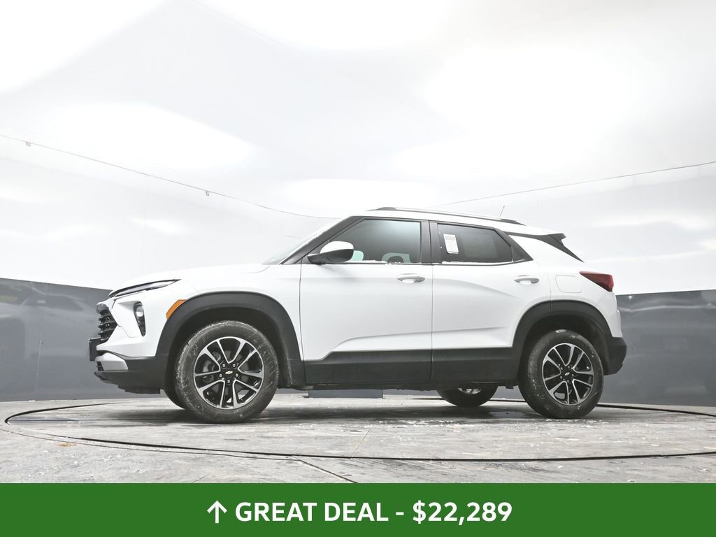 Used 2025 Chevrolet TrailBlazer LT w/ Driver Confidence Package image 49