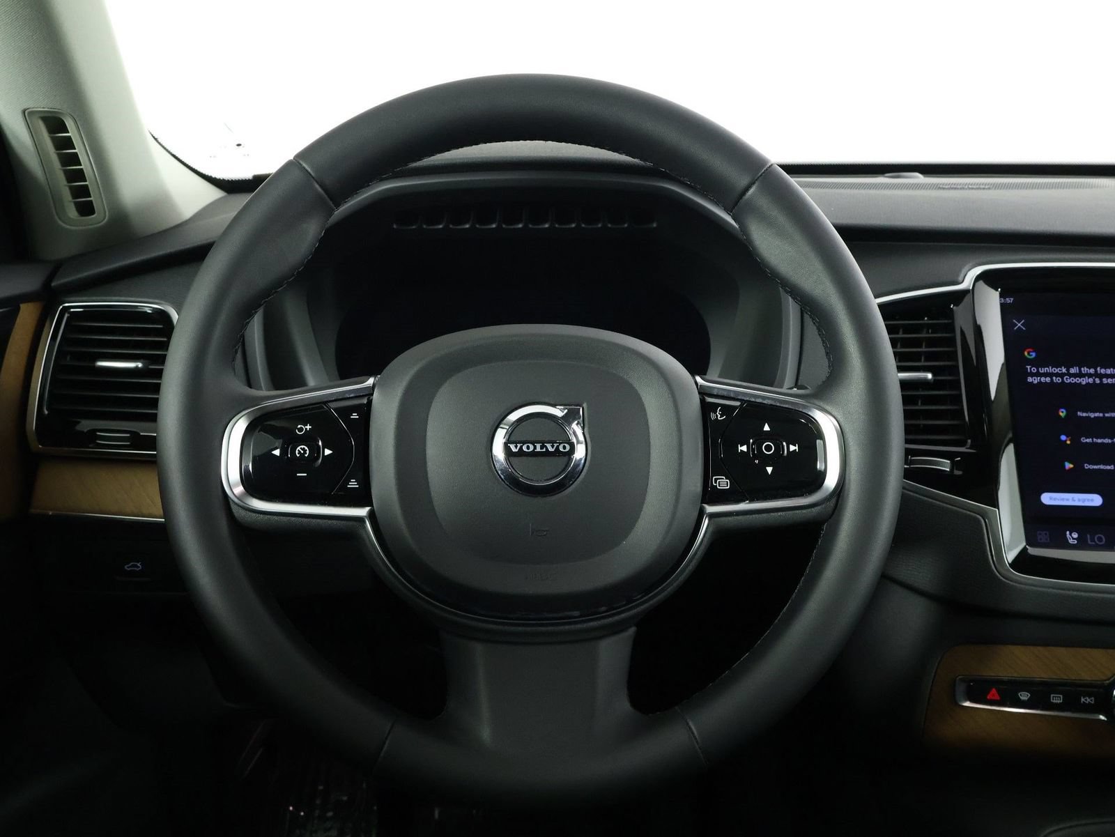 Certified 2023 Volvo XC90 B6 Plus AWD/4WD image 8