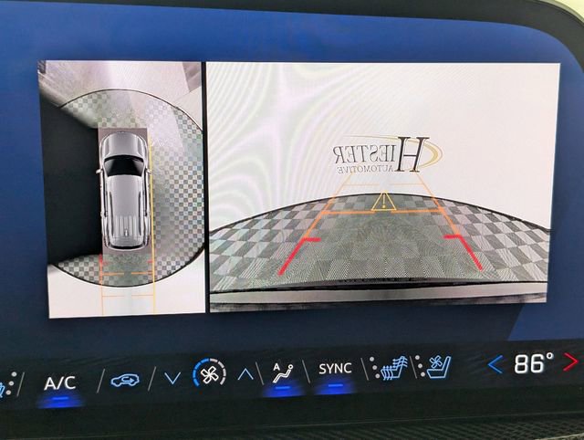 Used 2024 Chevrolet Traverse RS image 21