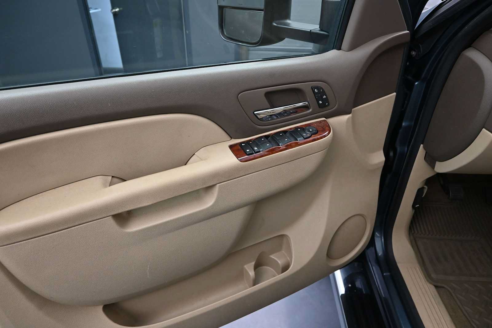 Used 2012 Chevrolet Silverado 3500 LTZ AWD/4WD image 11