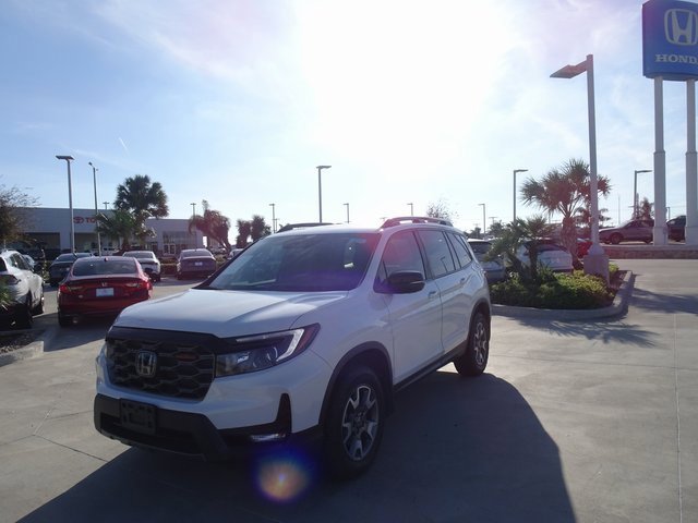 Certified 2023 Honda Passport TrailSport image 1