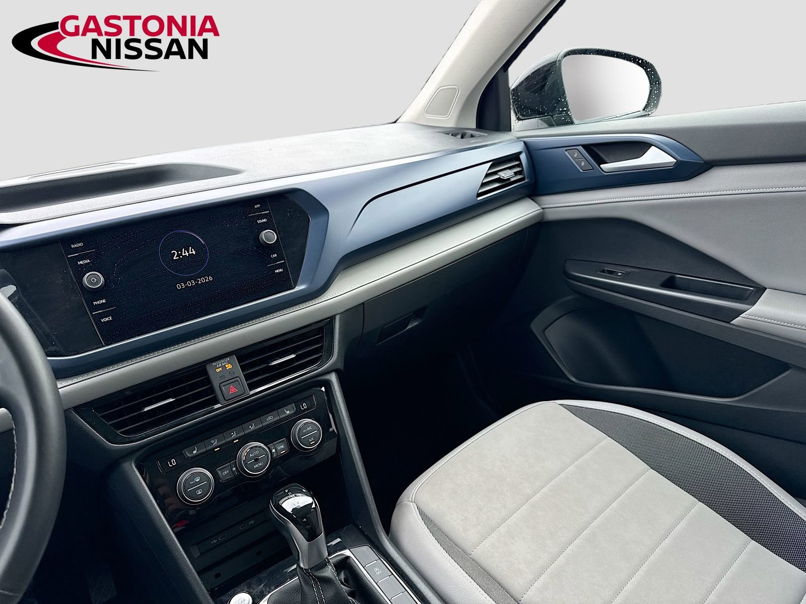 Used 2024 Volkswagen Taos SE image 31