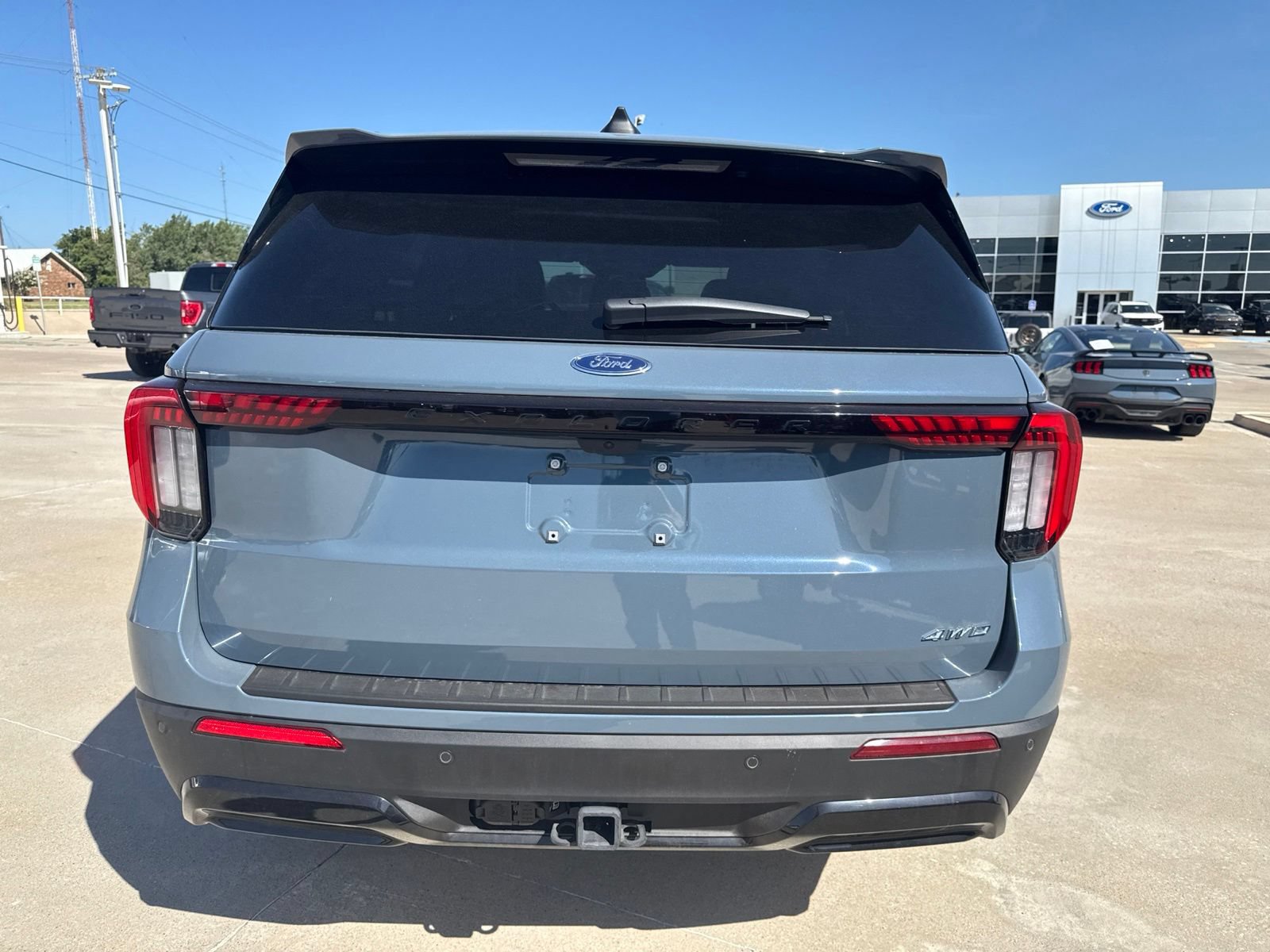 Used 2025 Ford Explorer ST-Line w/ Premium Package AWD/4WD image 4