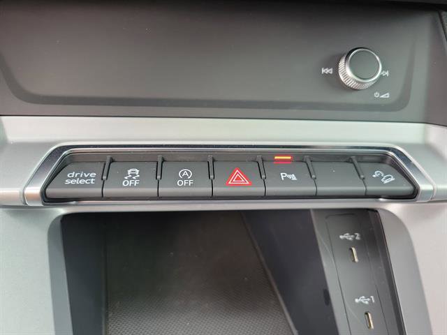 Used 2025 Audi Q3 2.0T Premium image 18