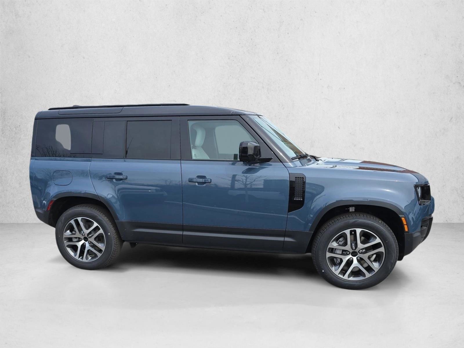 New 2026 Land Rover Defender 110 S AWD/4WD image 4