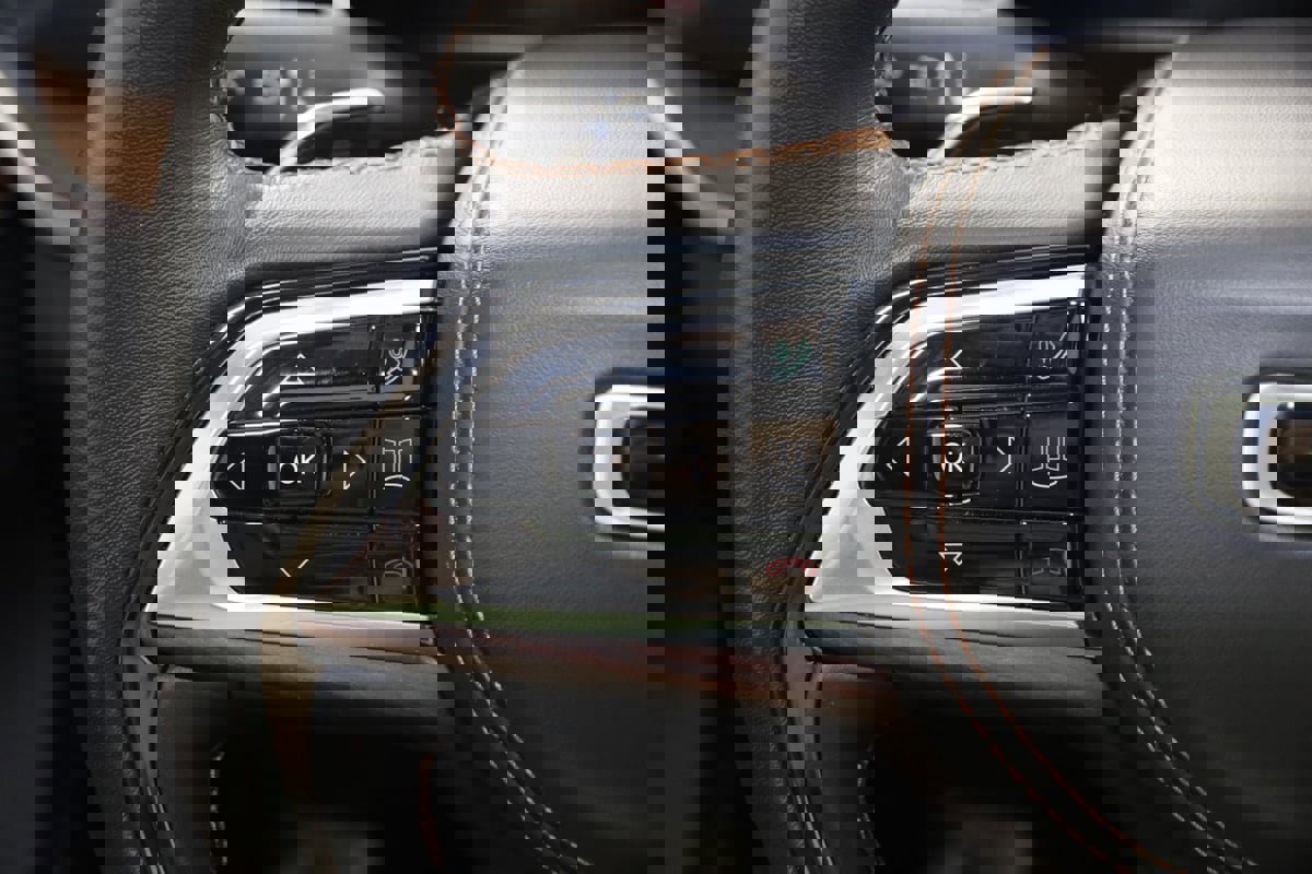 Used 2023 Jeep Grand Cherokee Summit w/ Luxury Tech Group V image 40