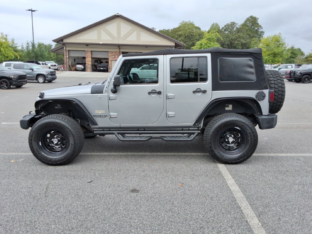 Used 2014 Jeep Wrangler Unlimited Sahara w/ Max Tow Package AWD/4WD image 8