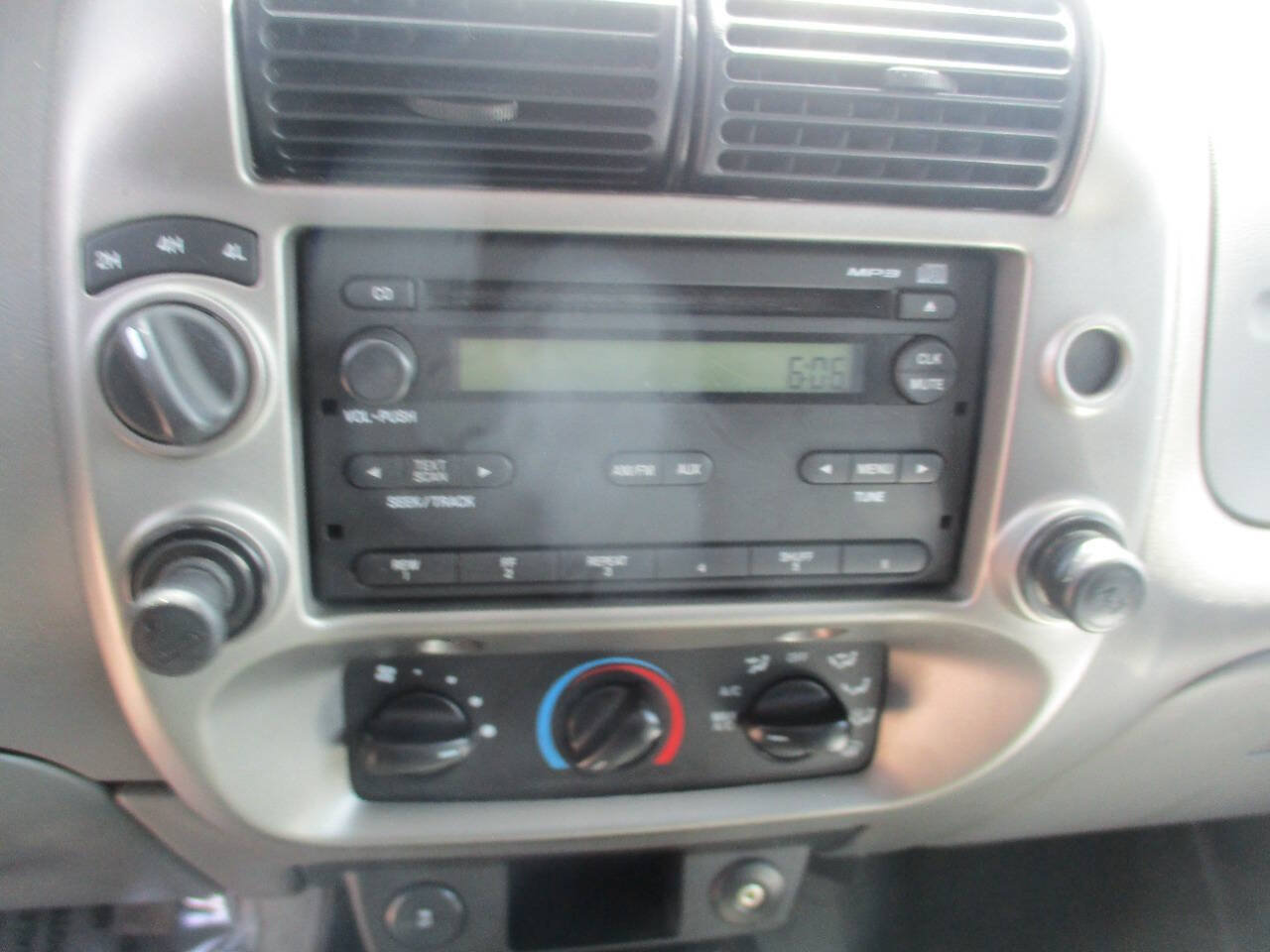 Used 2011 Ford Ranger XLT AWD/4WD image 22