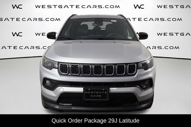 Used 2024 Jeep Compass Latitude AWD/4WD image 2
