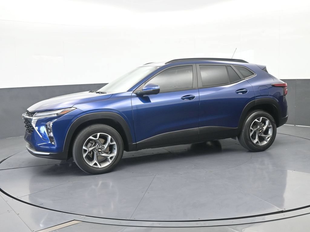 Used 2024 Chevrolet Trax LT FWD image 2