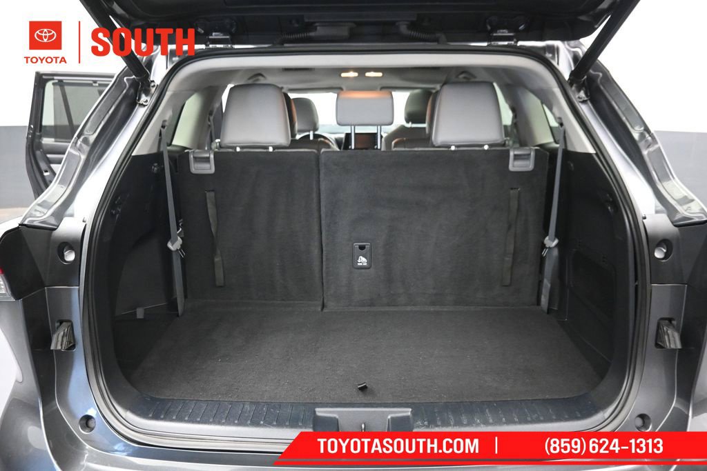 Used 2022 Toyota Highlander XLE AWD/4WD image 30