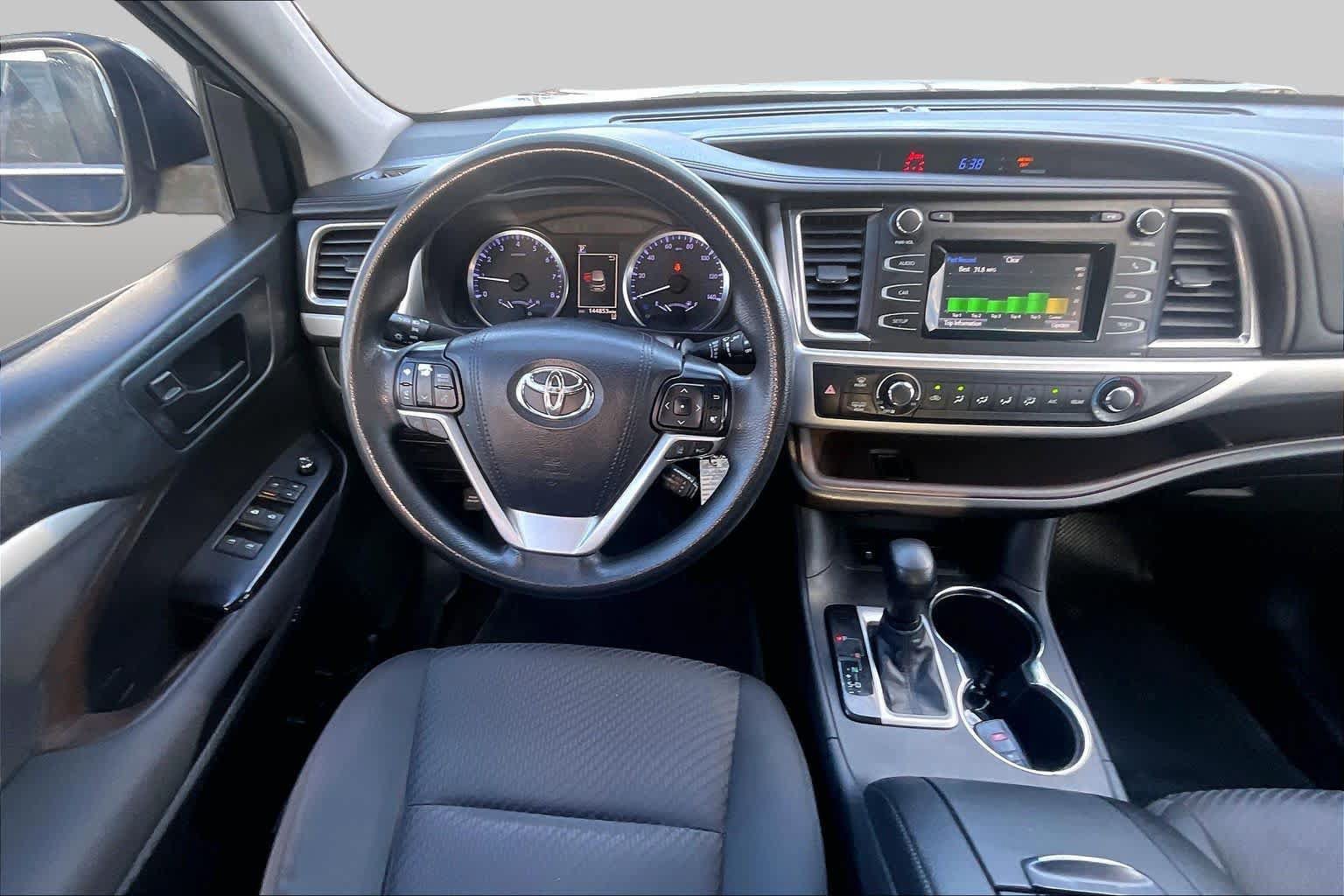 Used 2019 Toyota Highlander LE FWD image 6