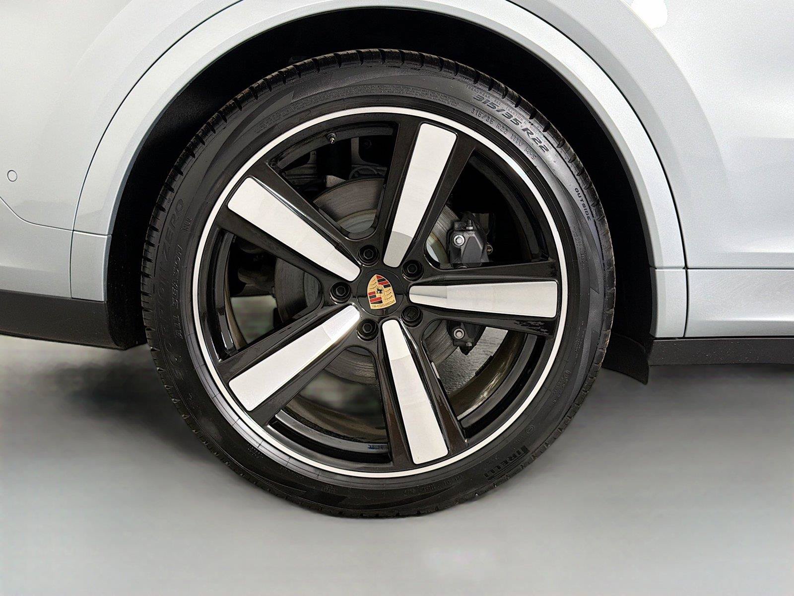 Certified 2025 Porsche Cayenne Coupe AWD/4WD image 13