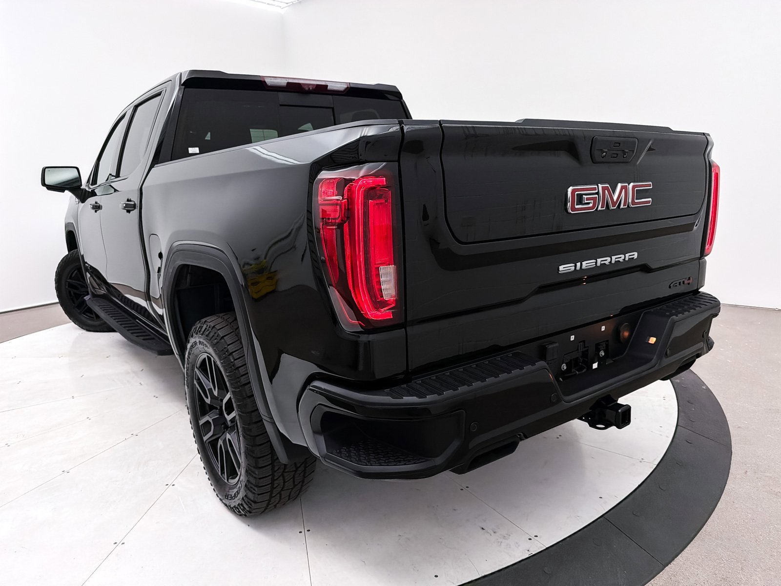 Used 2022 GMC Sierra 1500 AT4 w/ AT4 Premium Package image 12