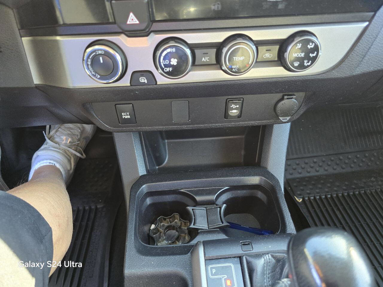 Used 2017 Toyota Tacoma TRD Sport image 37