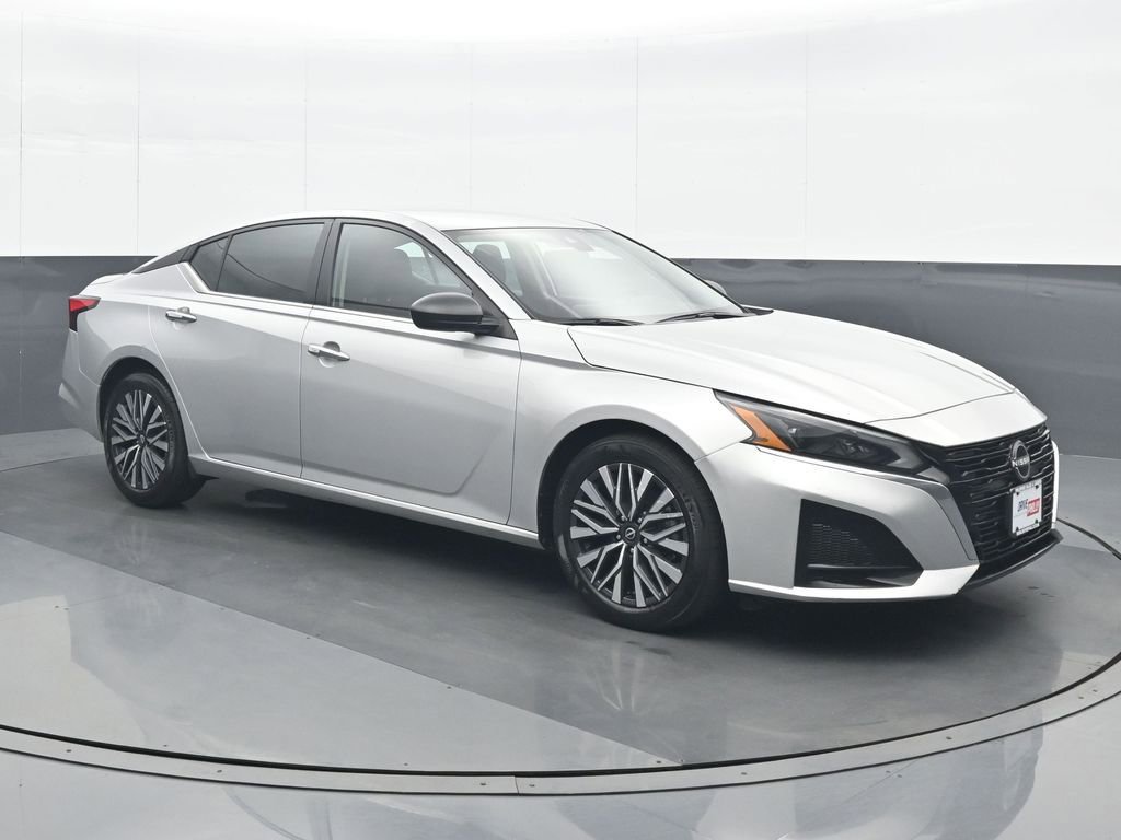 Used 2024 Nissan Altima 2.5 SV image 9