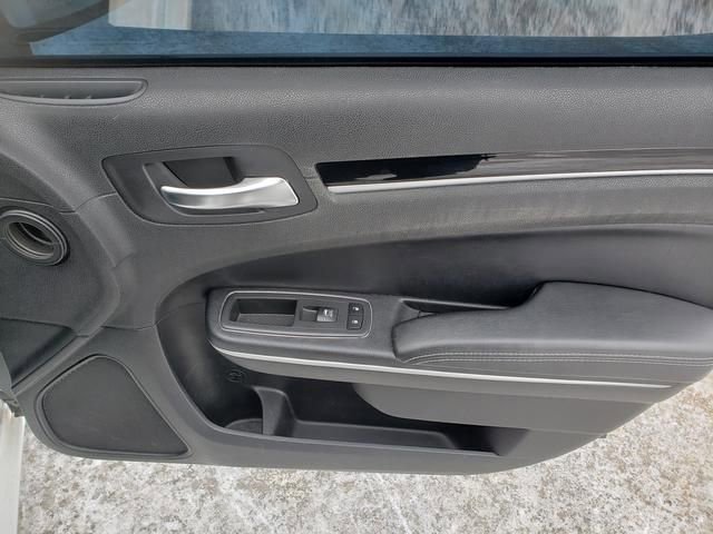 Used 2019 Chrysler 300 S image 18