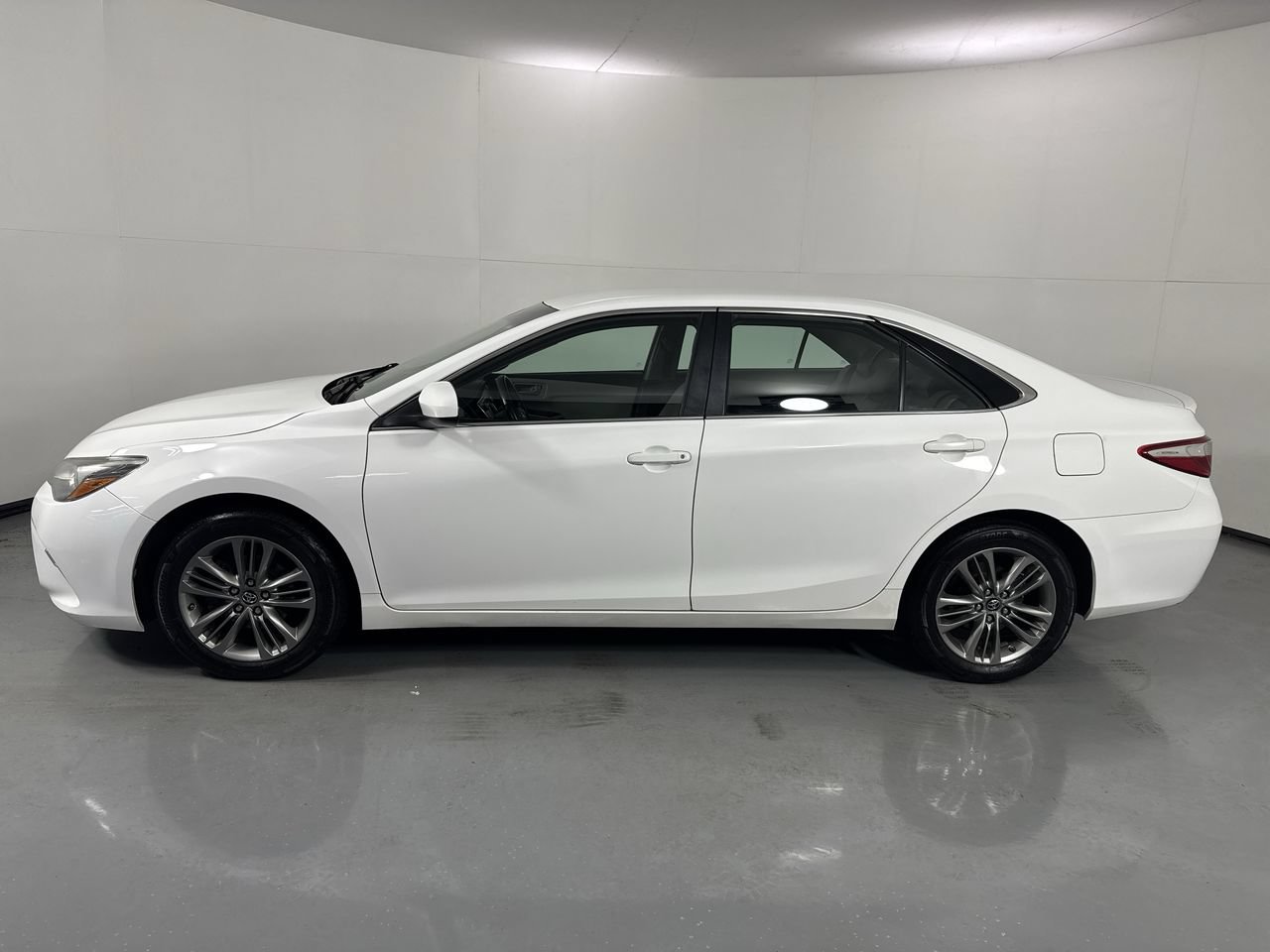 Used 2017 Toyota Camry SE FWD video 2