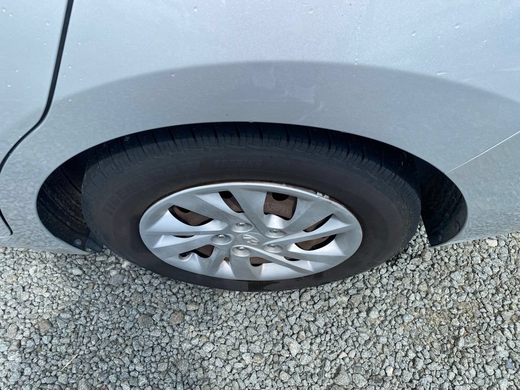 Used 2019 Hyundai Elantra SE FWD image 25