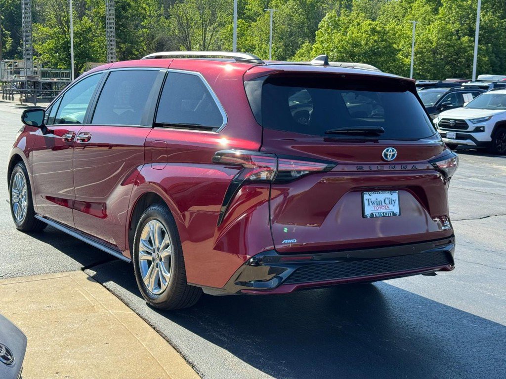 Certified 2022 Toyota Sienna XSE AWD/4WD image 6