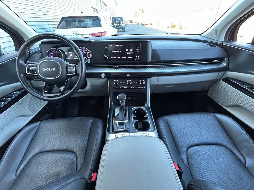 Used 2024 Kia Carnival LX image 10