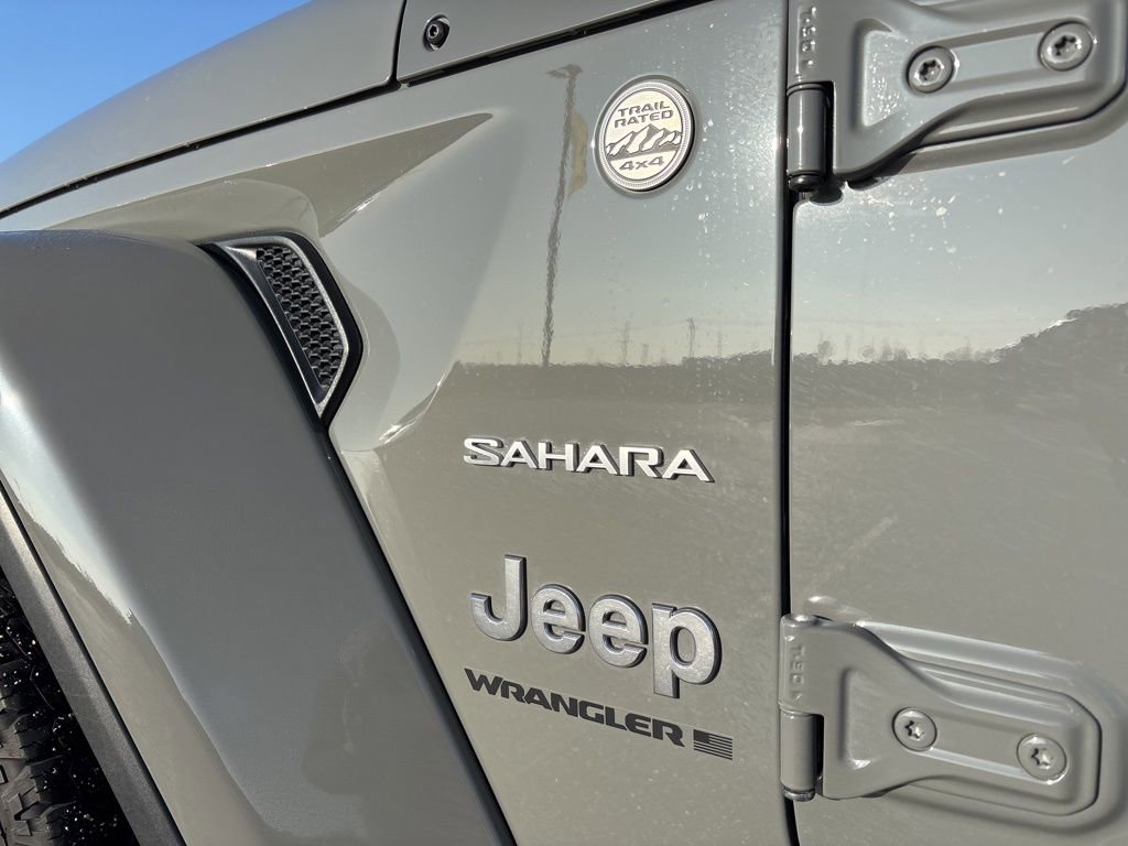 Used 2023 Jeep Wrangler Unlimited Sahara w/ Cold Weather Group AWD/4WD image 15