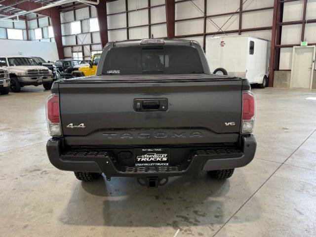 Used 2017 Toyota Tacoma Limited w/ Tow Package image 8