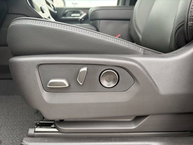 New 2026 GMC Yukon XL Denali w/ Denali Reserve Package image 17