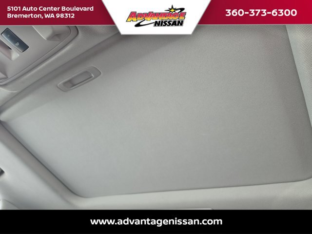 Used 2017 Cadillac Escalade Luxury AWD/4WD image 25