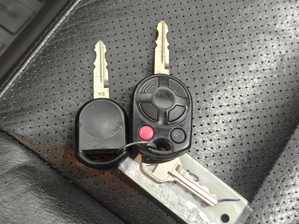 Used 2010 Ford Expedition Limited image 23