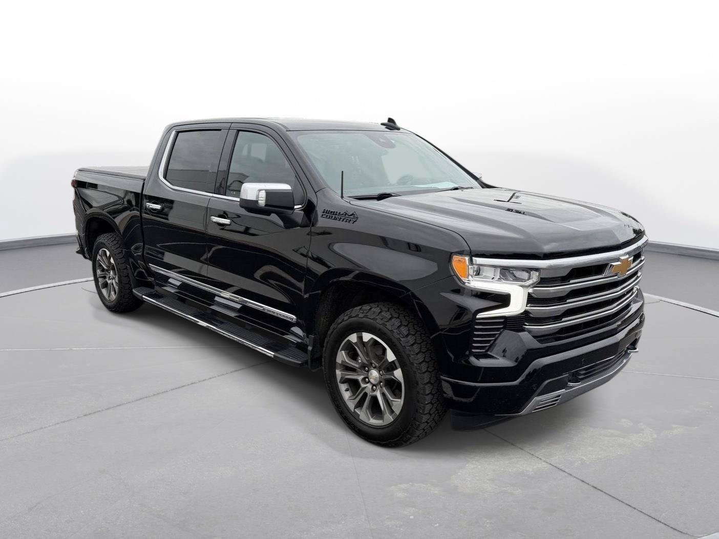 Used 2023 Chevrolet Silverado 1500 High Country w/ Technology Package AWD/4WD image 4