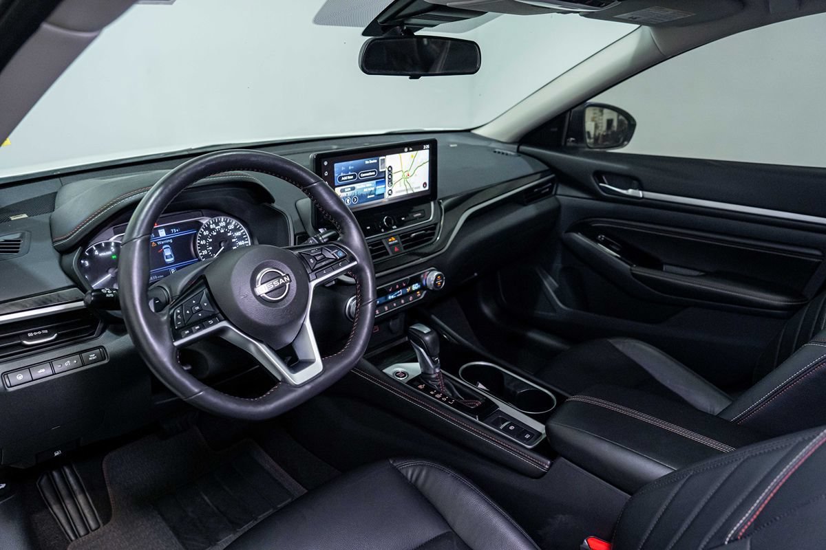 Used 2023 Nissan Altima 2.0 SR FWD image 15