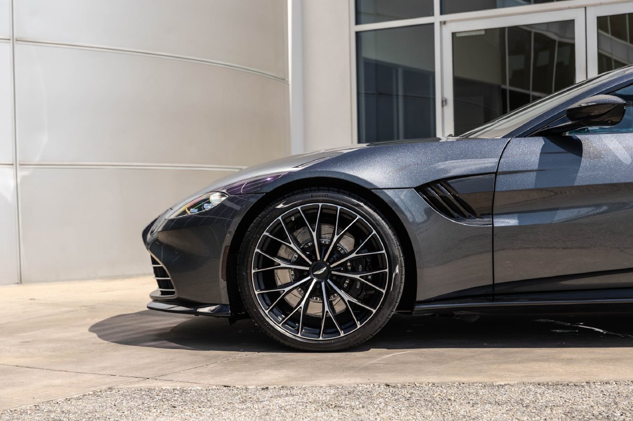 Used 2023 Aston Martin V8 Vantage Roadster RWD image 20