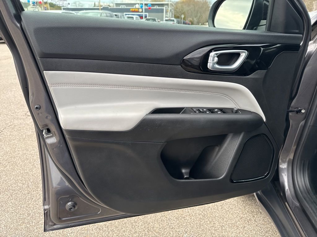 Certified 2024 Jeep Compass Limited image 18