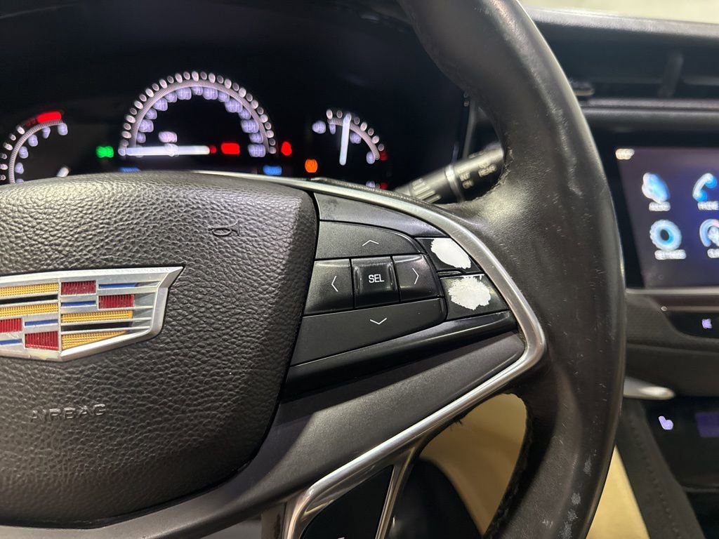 Used 2017 Cadillac XT5 Luxury w/ Driver Awareness Package FWD image 12