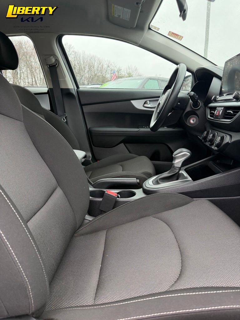 Used 2024 Kia Forte LXS image 9