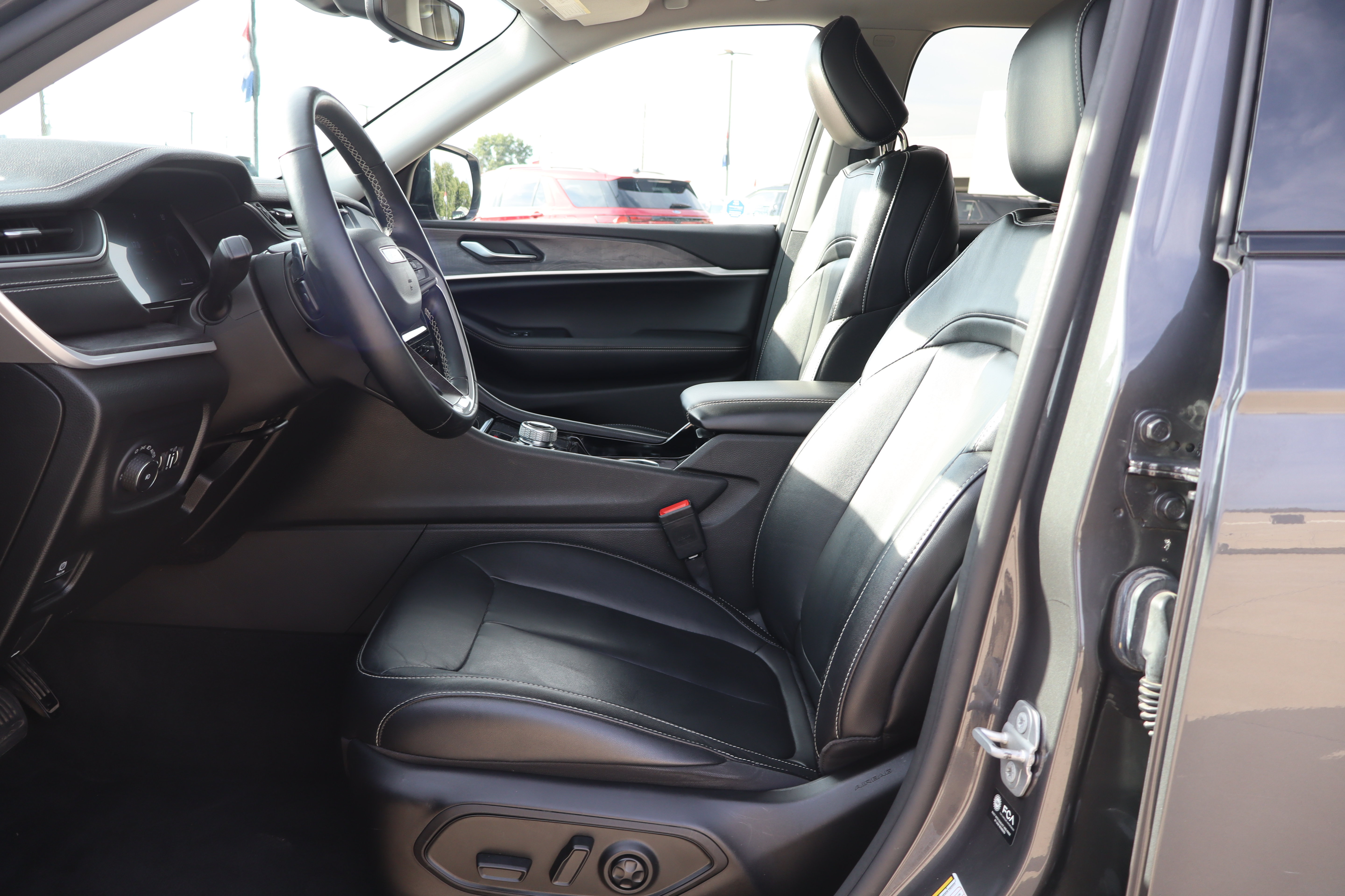 Used 2021 Jeep Grand Cherokee L Limited AWD/4WD image 10