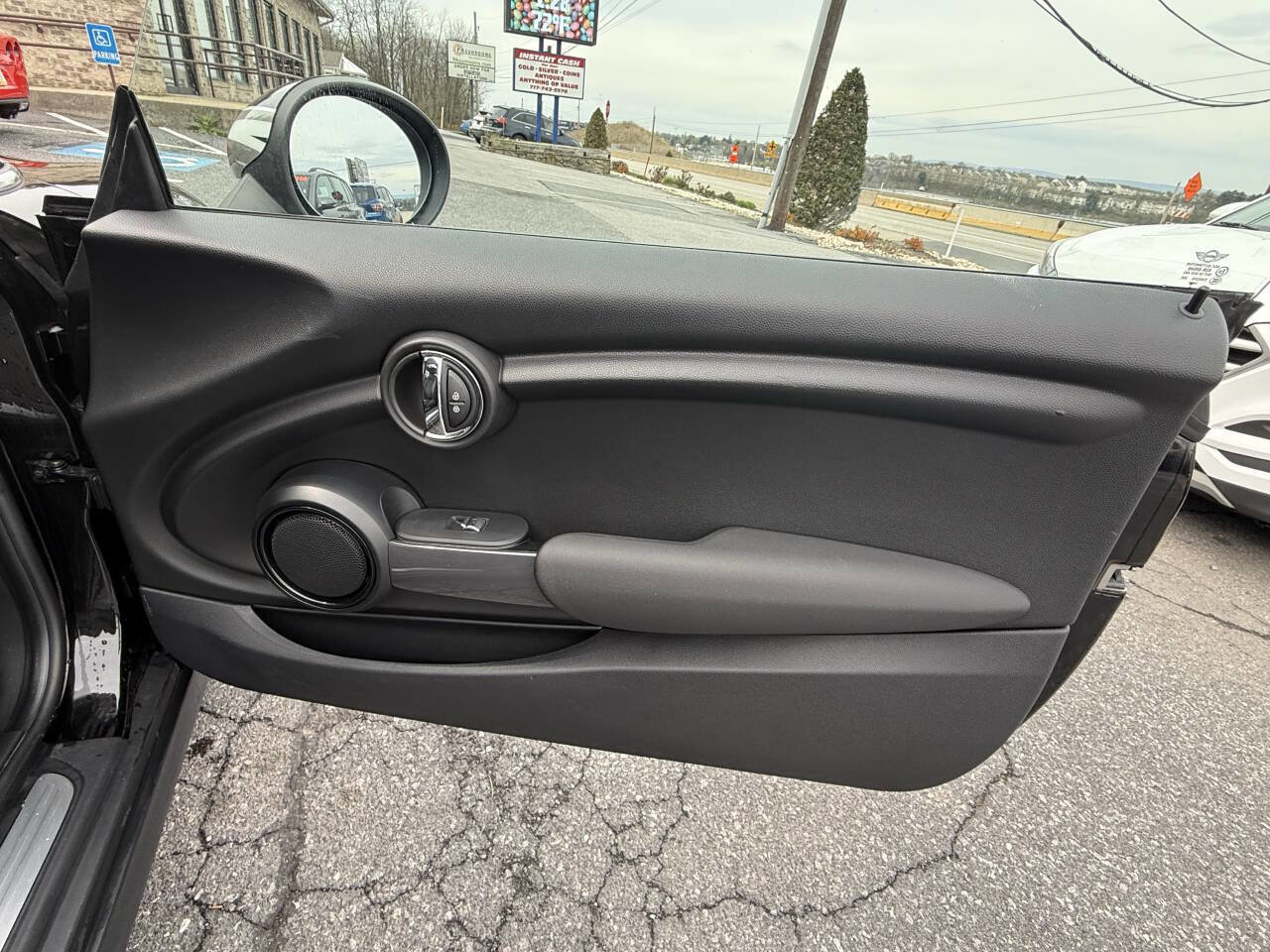 Used 2019 MINI Cooper 2-Door Hardtop w/ Signature Upholstery Package image 16