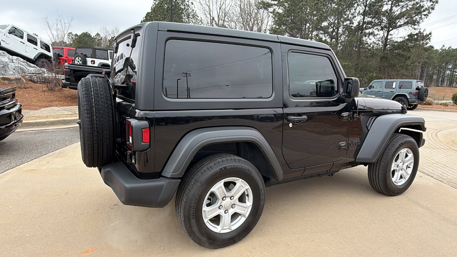 Used 2022 Jeep Wrangler Sport S image 8