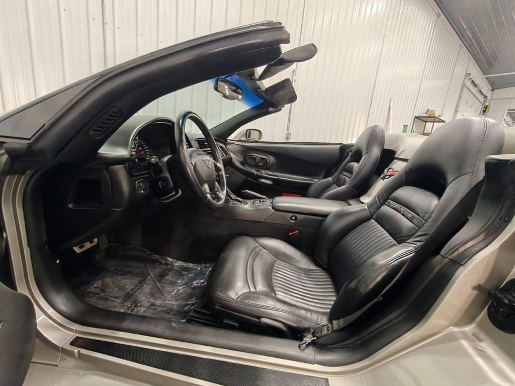 Used 2001 Chevrolet Corvette Convertible w/ Preferred Equipment Group2 image 27
