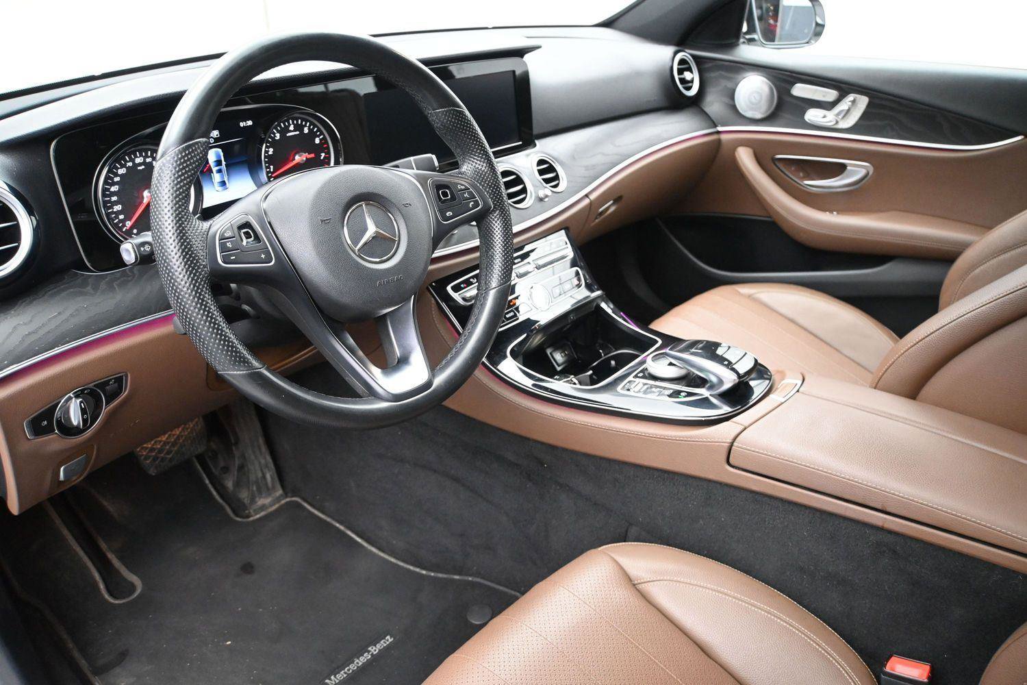 Used 2017 Mercedes-Benz E 300 4MATIC image 2