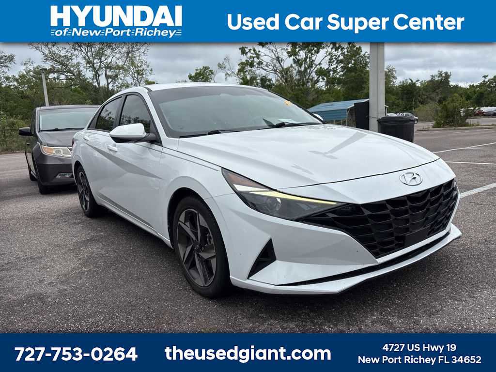 Used 2023 Hyundai Elantra SEL w/ Convenience Package image 4