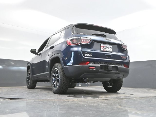 New 2026 Jeep Compass Trailhawk w/ Sun, Sound & Navigation Group AWD/4WD image 47