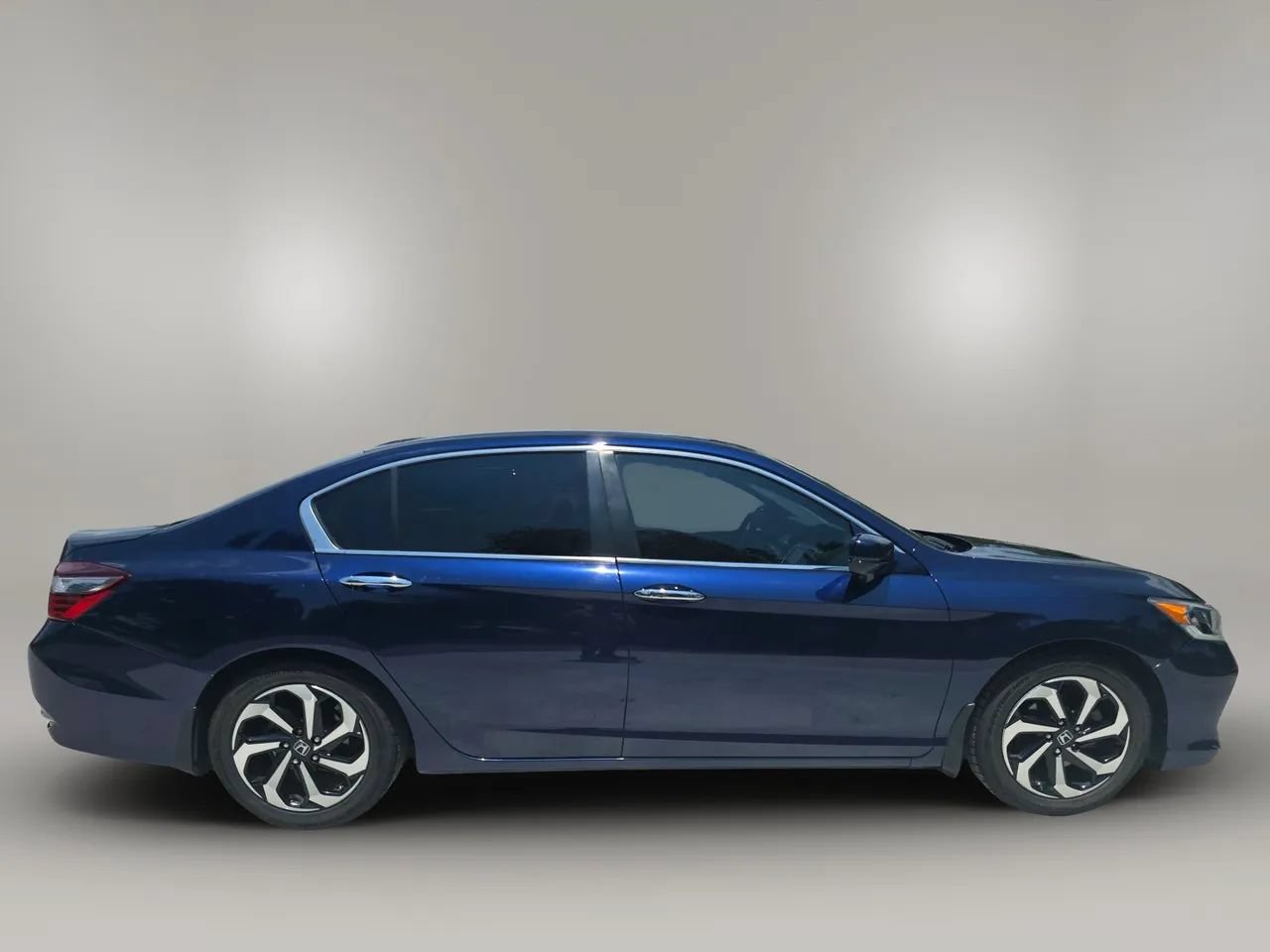 Used 2016 Honda Accord EX image 7