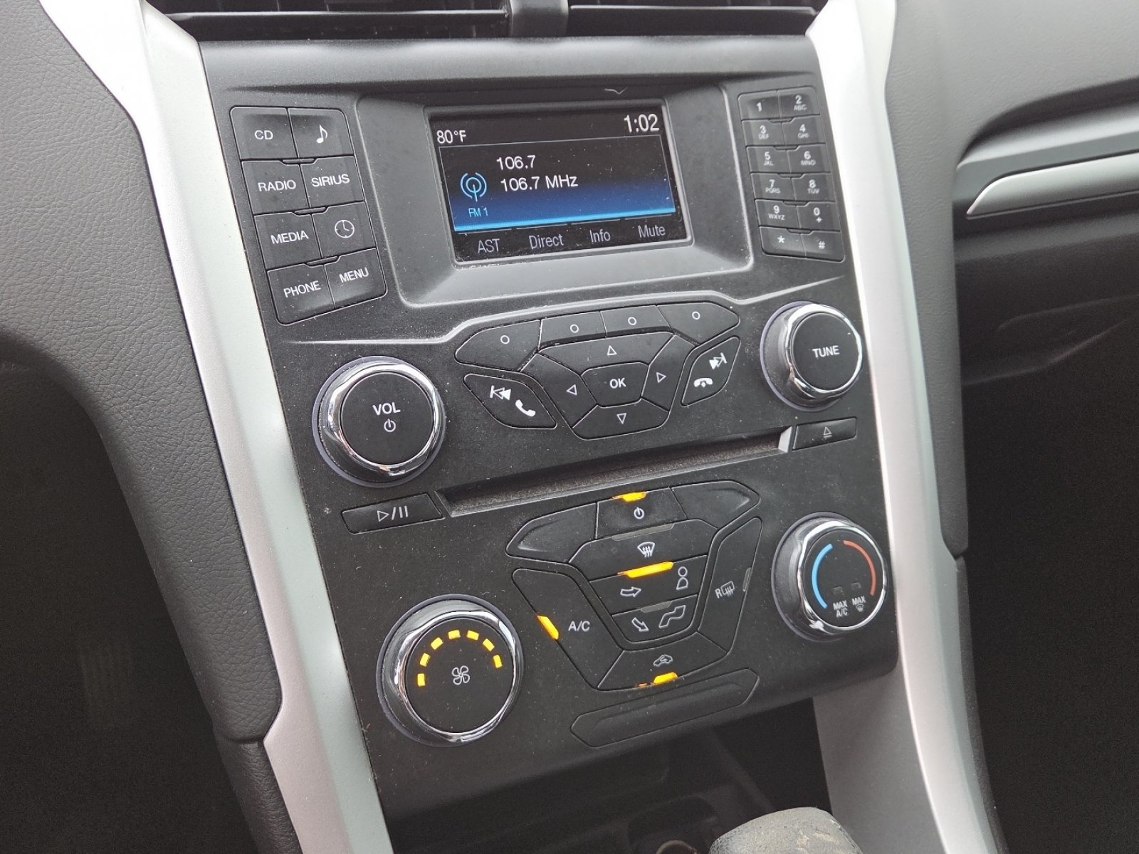 Used 2014 Ford Fusion SE FWD image 25