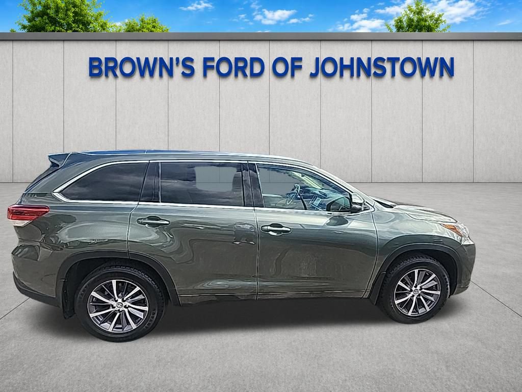 Used 2018 Toyota Highlander XLE AWD/4WD image 8