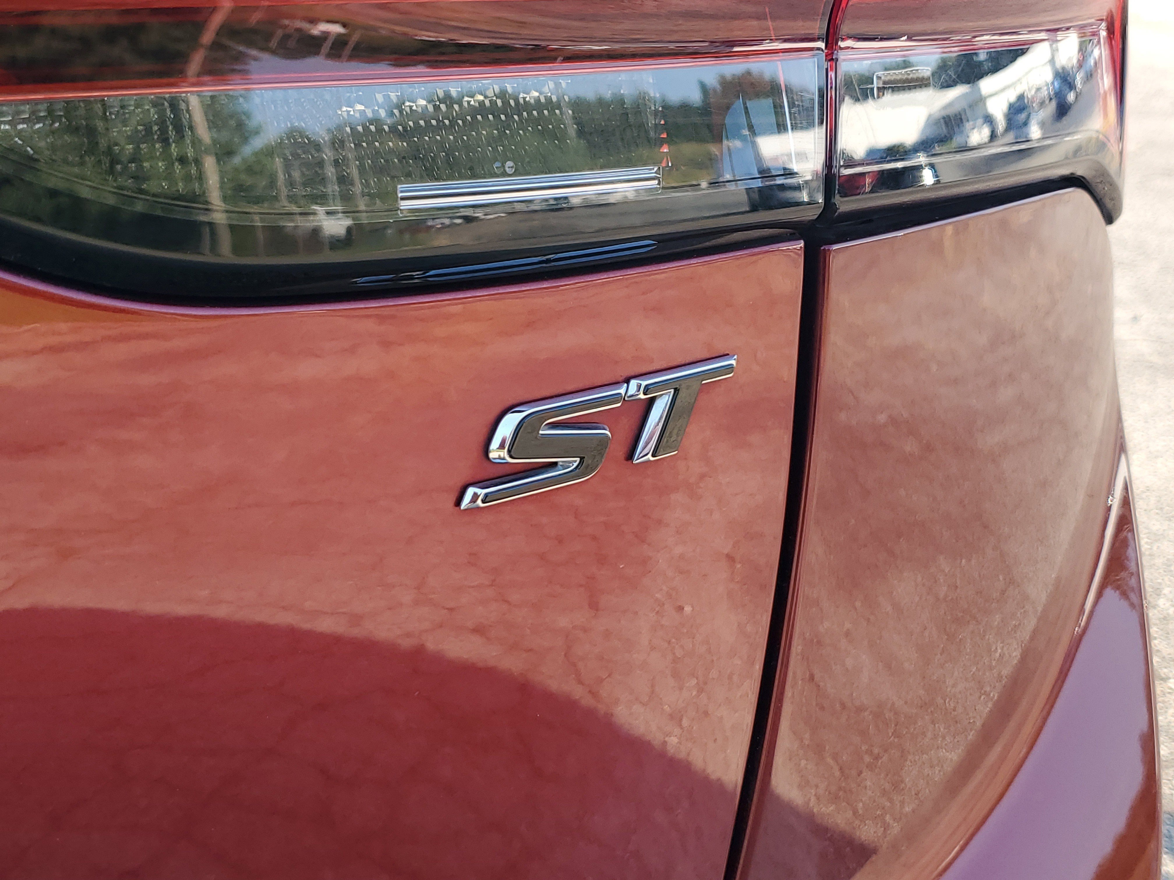 Used 2023 Buick Envision Essence w/ Sport Touring Package image 6