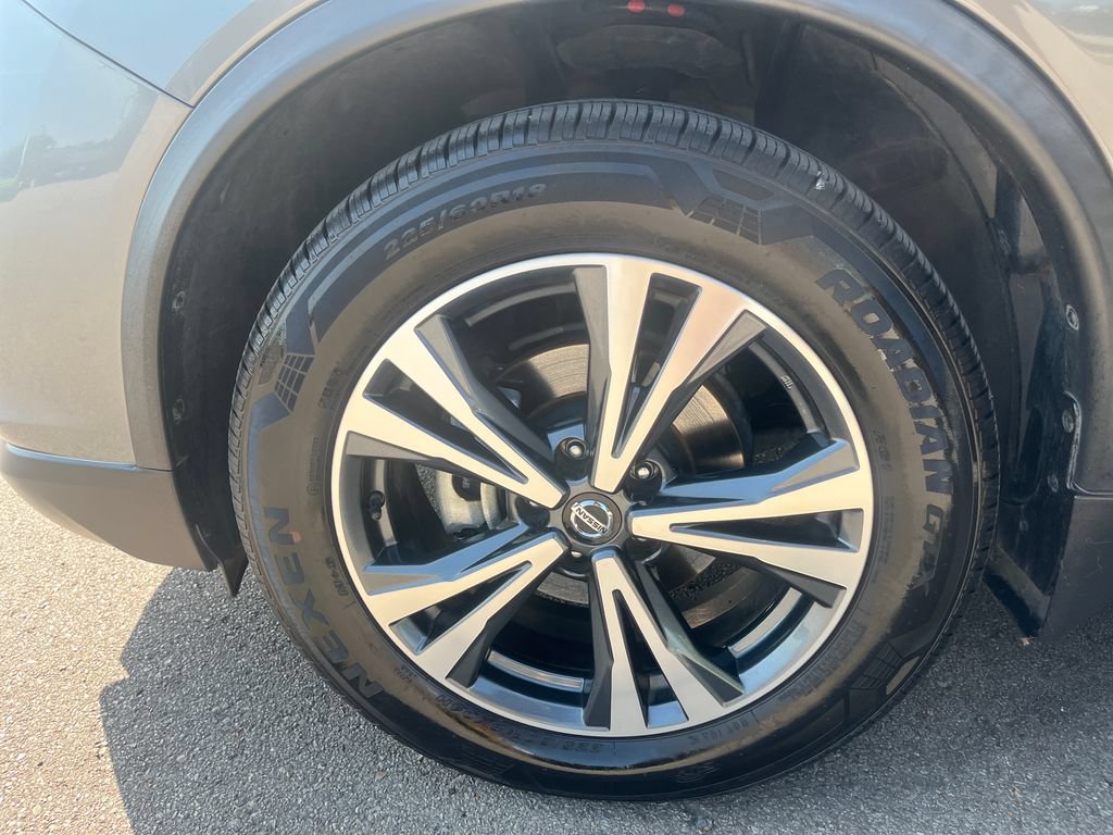 Used 2019 Nissan Rogue SV w/ Premium Package FWD image 28